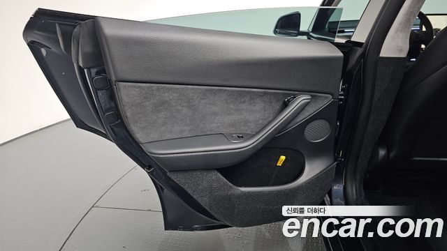 Tesla Model Y 2024 — photo 15