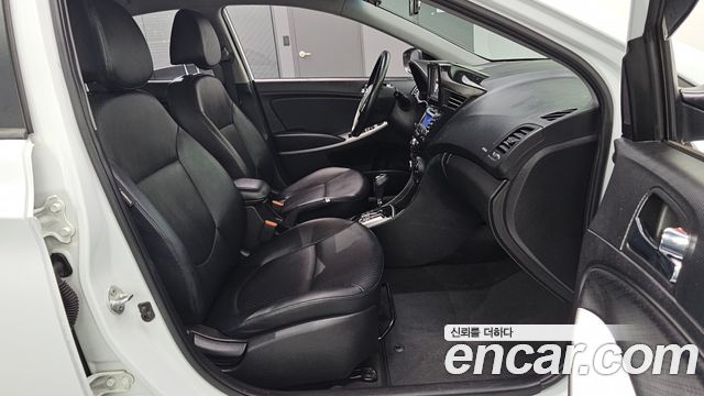 Hyundai Accent 2015 — photo 12