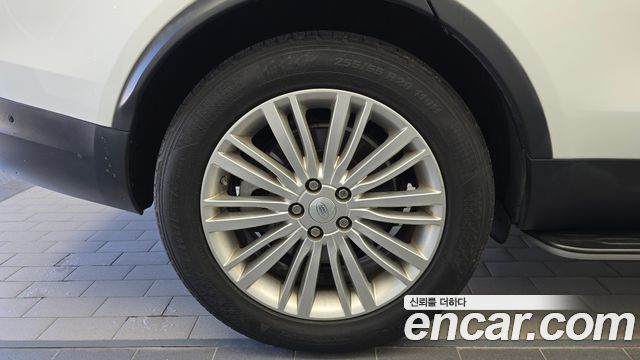 Land Rover Discovery 2019 — photo 5