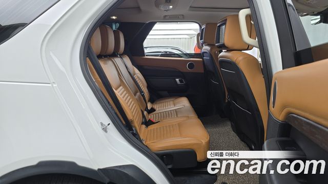 Land Rover Discovery 2019 — photo 17