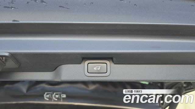 Land Rover Discovery 2019 — photo 23