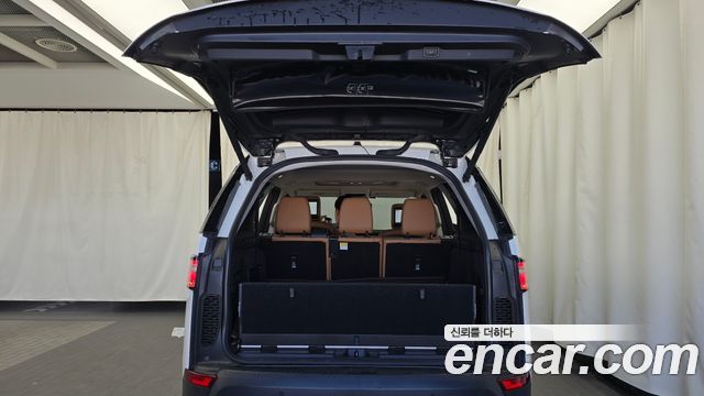 Land Rover Discovery 2019 — photo 24