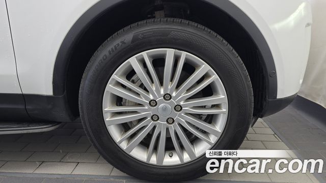 Land Rover Discovery 2019 — photo 7