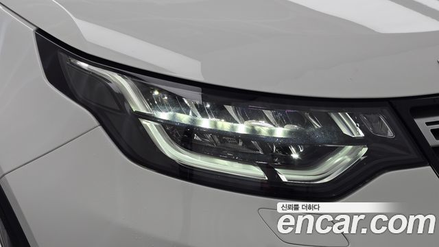 Land Rover Discovery 2019 — photo 8