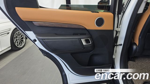 Land Rover Discovery 2019 — photo 15