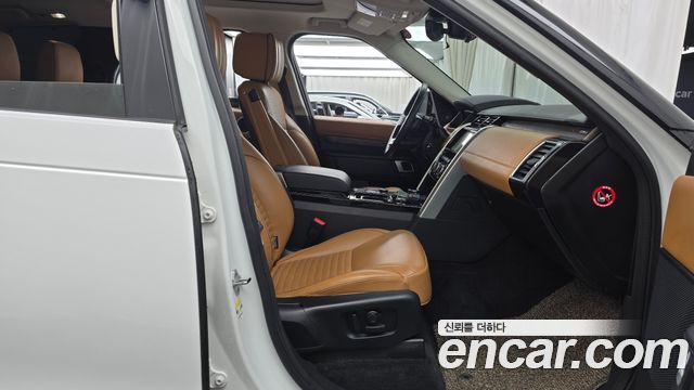 Land Rover Discovery 2019 — photo 16