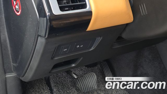 Land Rover Discovery 2019 — photo 28