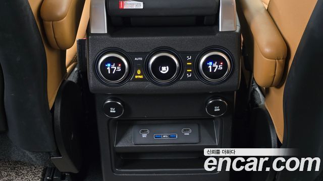 Land Rover Discovery 2019 — photo 31