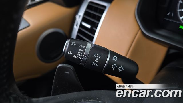 Land Rover Discovery 2019 — photo 33