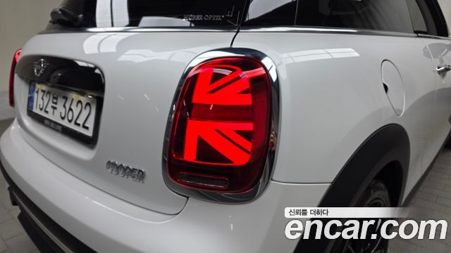 Mini Cooper 2024 — photo 9