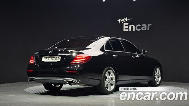 Mercedes-Benz E-Class 2017 — photo 2