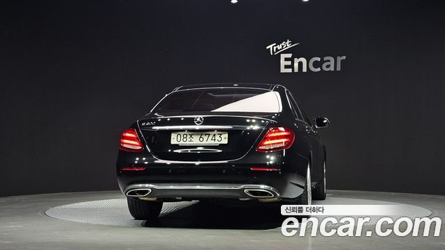Mercedes-Benz E-Class 2017 — photo 4