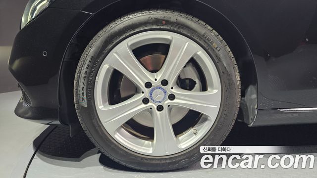 Mercedes-Benz E-Class 2017 — photo 5