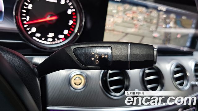 Mercedes-Benz E-Class 2017 — photo 9