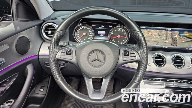 Mercedes-Benz E-Class 2017 — photo 13