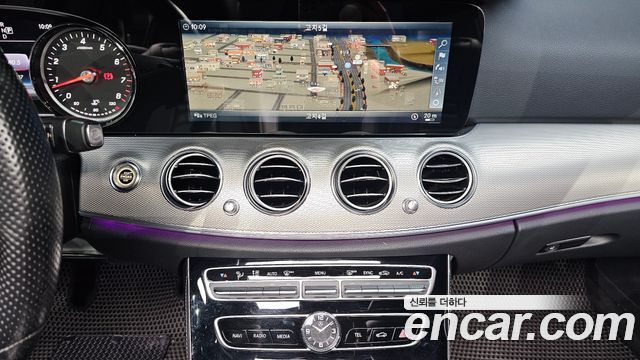 Mercedes-Benz E-Class 2017 — photo 14