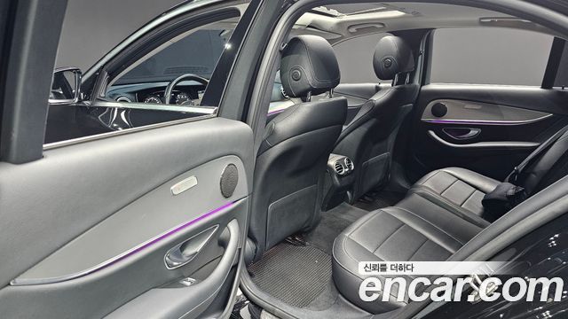 Mercedes-Benz E-Class 2017 — photo 17