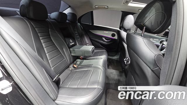 Mercedes-Benz E-Class 2017 — photo 19