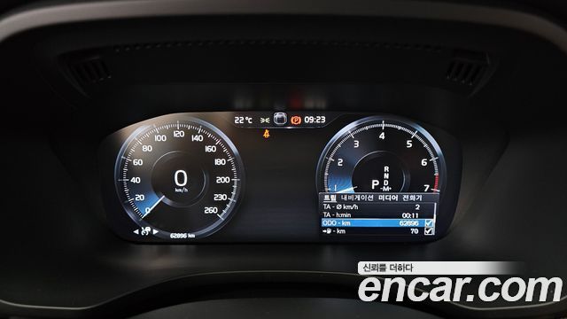 Volvo XC60 2021 — photo 8