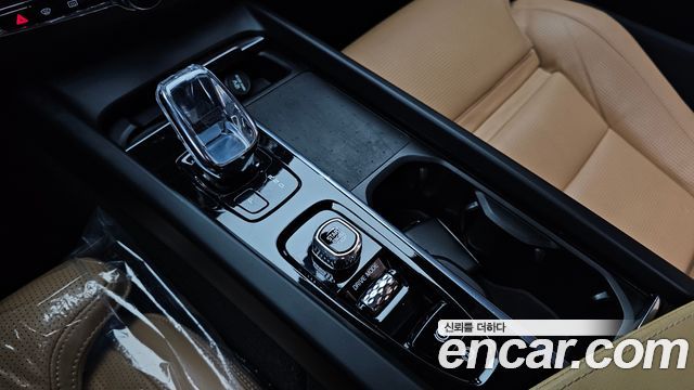 Volvo XC60 2021 — photo 9