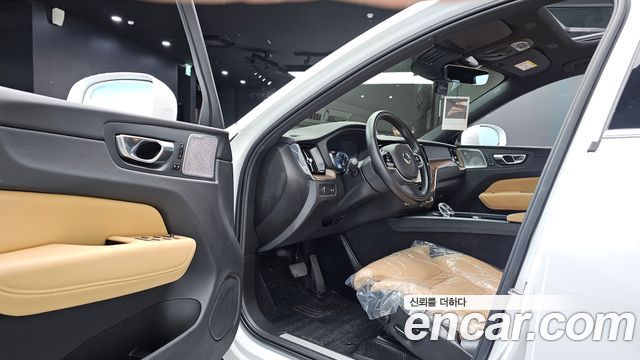 Volvo XC60 2021 — photo 10