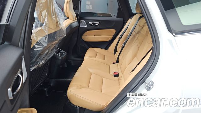 Volvo XC60 2021 — photo 12