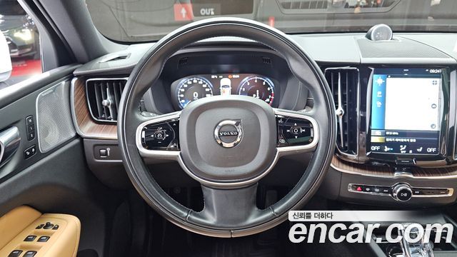 Volvo XC60 2021 — photo 13