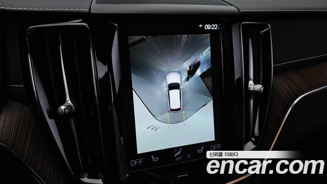 Volvo XC60 2021 — photo 15