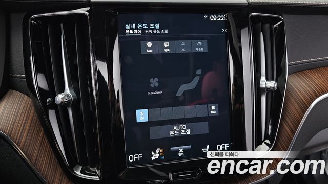 Volvo XC60 2021 — photo 17