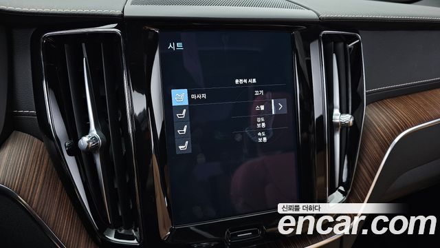 Volvo XC60 2021 — photo 19
