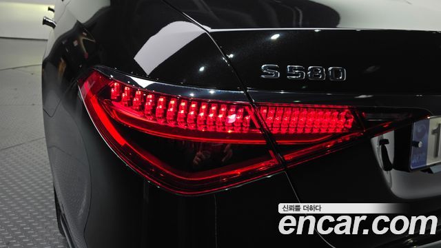 Mercedes-Benz S-Class 2024 — photo 9