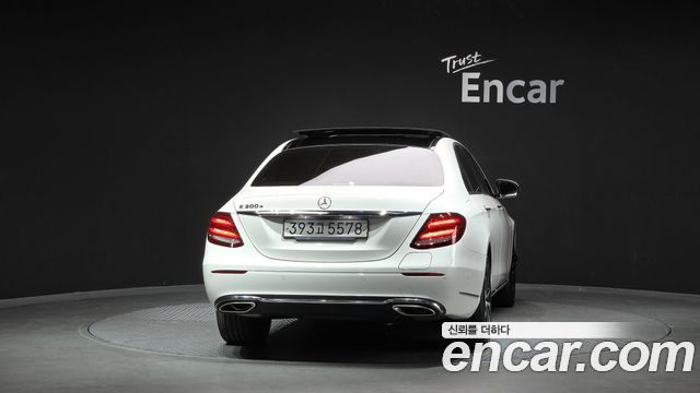 Mercedes-Benz E-Class 2019 — photo 4