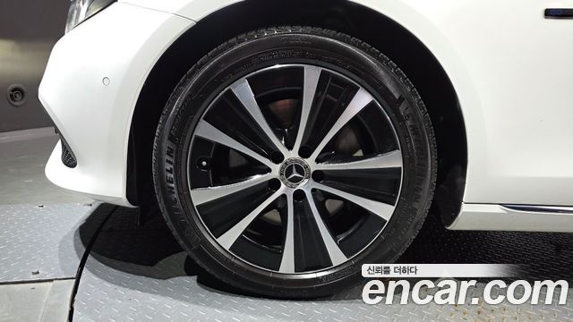 Mercedes-Benz E-Class 2019 — photo 5