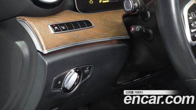 Mercedes-Benz E-Class 2019 — photo 15