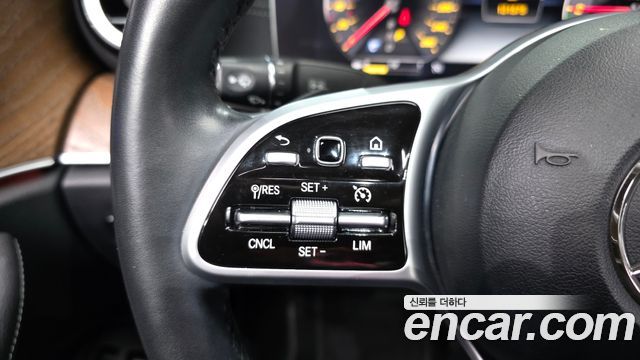 Mercedes-Benz E-Class 2019 — photo 18