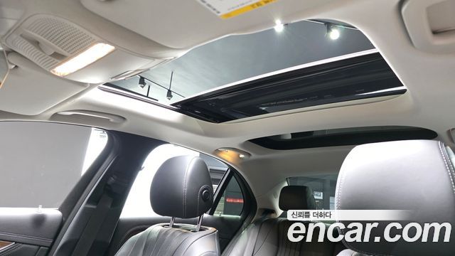 Mercedes-Benz E-Class 2019 — photo 19