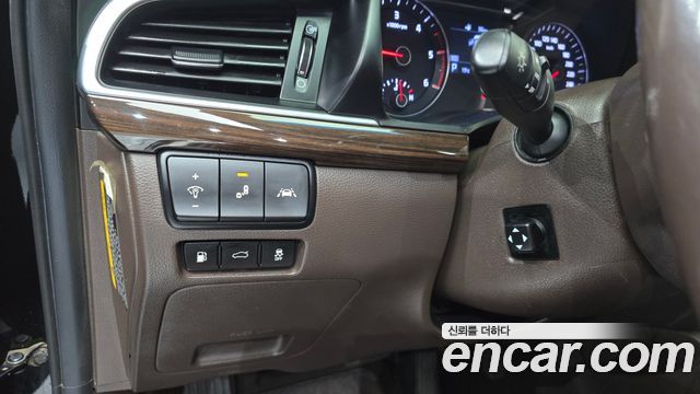 Kia K7 2019 — photo 22