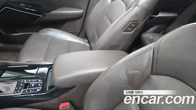 Kia K7 2019 — photo 27