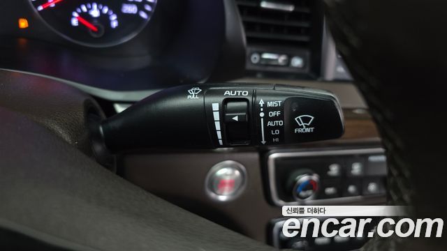 Kia K7 2019 — photo 30