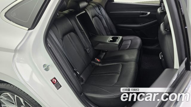 Hyundai Sonata 2022 — photo 17