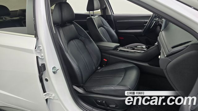 Hyundai Sonata 2022 — photo 16