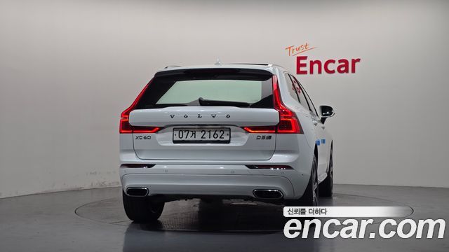 Volvo XC60 2018 — photo 4