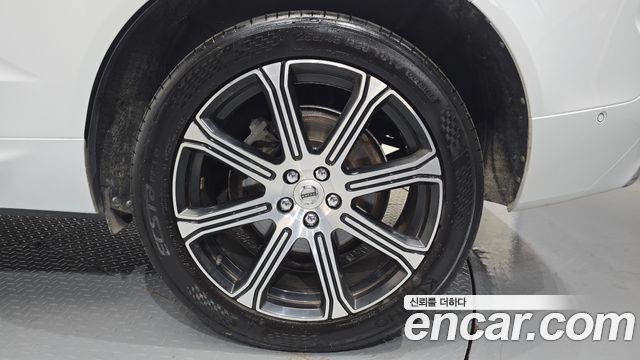 Volvo XC60 2018 — photo 5
