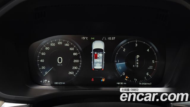 Volvo XC60 2018 — photo 8