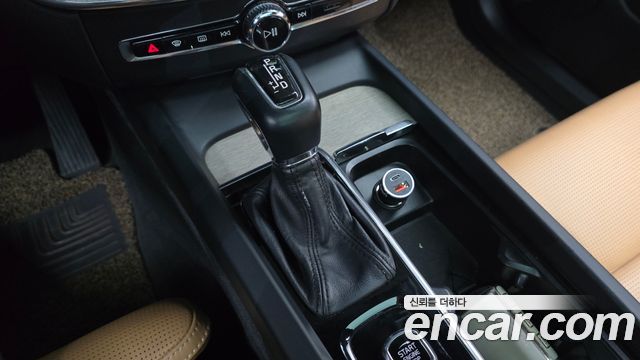 Volvo XC60 2018 — photo 9