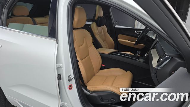Volvo XC60 2018 — photo 12