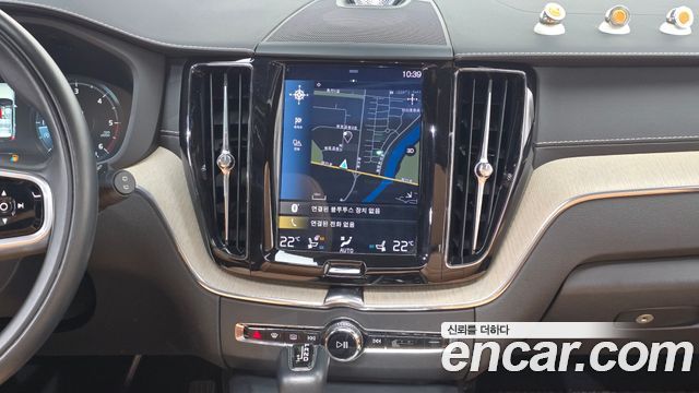 Volvo XC60 2018 — photo 14