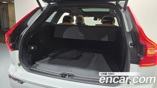 Volvo XC60 2018 — photo 18