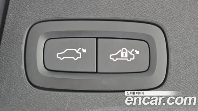 Volvo XC60 2018 — photo 19