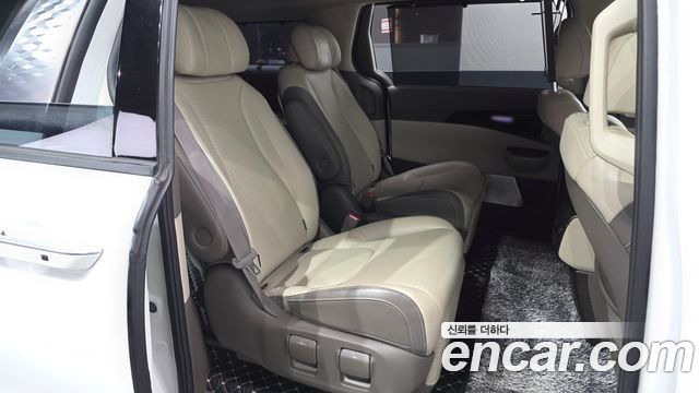 Kia Canival 2021 — photo 17